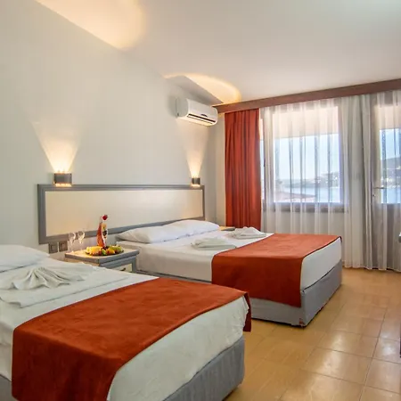 Oscar Seaside & Spa Hotel 4*